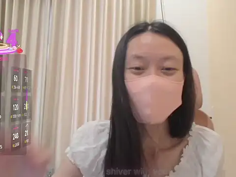 Lil-Cherries online show from November 10, 2025, 4:06 am