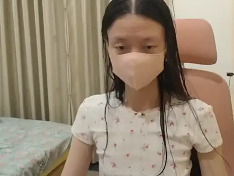 Lil-Cherries online show from March 9, 2026, 1:14 pm