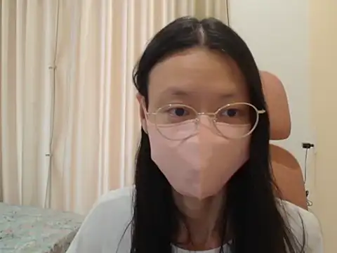 Lil-Cherries online show from January 14, 2026, 5:11 am