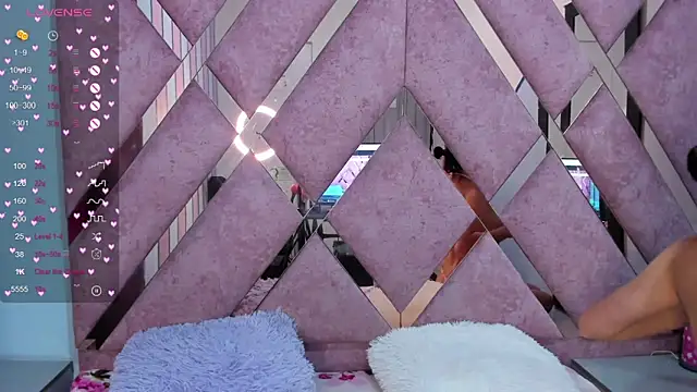 EmilyCollins11 online show from November 11, 2025, 2:01 pm