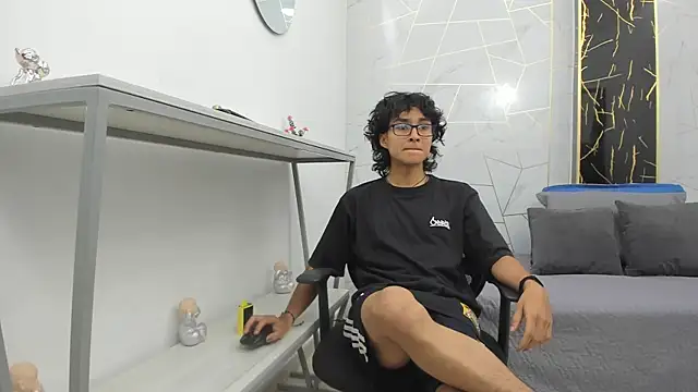 Zoro V online show from November 16, 2025, 7:40 pm