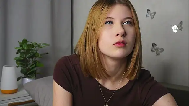 Snapshot of YvonneBou chatting on November 24, 2025, 7:14 pm YvonneBou online show from November 24, 2025, 7:14 pm