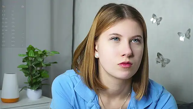 Snapshot of YvonneBou chatting on November 25, 2025, 7:58 pm YvonneBou online show from November 25, 2025, 7:58 pm