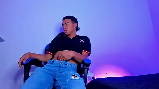 Snapshot of King_Ares1 chatting on November 28, 2025, 5:24 pm King Ares1 online show from November 28, 2025, 5:24 pm