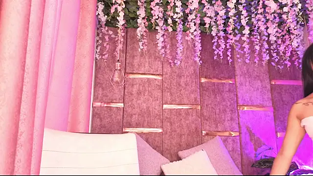 Snapshot of AuroraLanee_ chatting on November 26, 2025, 7:36 pm AuroraLanee online show from November 26, 2025, 7:36 pm