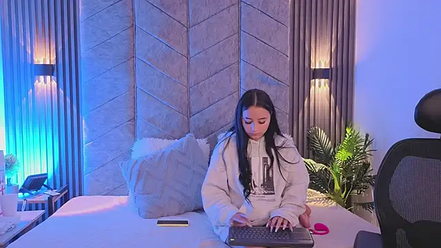 Snapshot of AuroraLanee_ chatting on November 17, 2025, 8:29 am AuroraLanee online show from November 17, 2025, 8:29 am