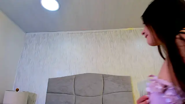 EvaLuxxe online show from November 21, 2025, 1:10 pm