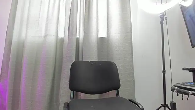 twerkgirl-coral online show from November 21, 2025, 7:13 pm