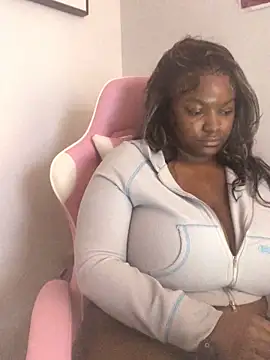 Snapshot of Fxncymuse chatting on February 16, 2026, 7:23 pm Fxncymuse online show from February 16, 2026, 7:23 pm