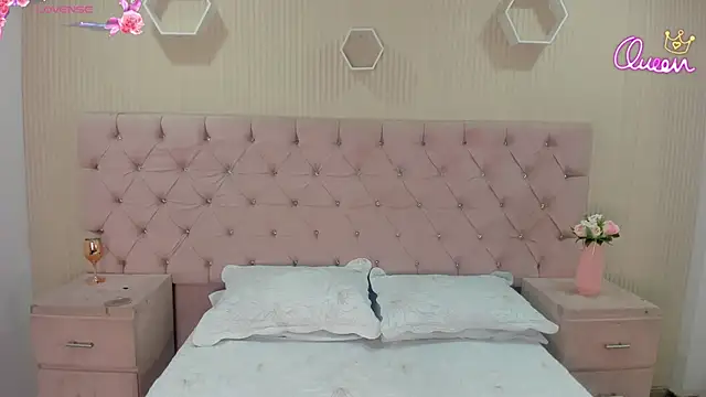 ZarinaWynne online show from May 27, 2026, 1:29 pm