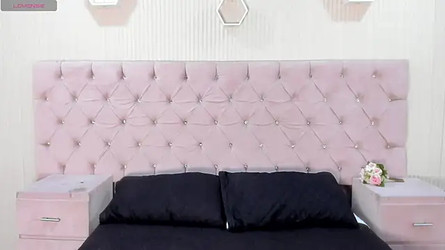 ZarinaWynne online show from July 2, 2026, 1:39 pm