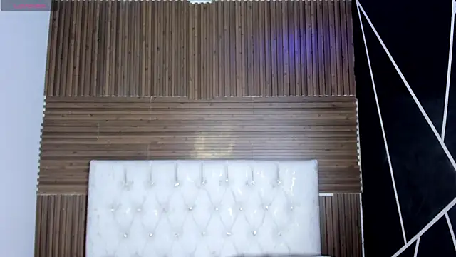 ZarinaWynne online show from April 22, 2026, 12:56 pm