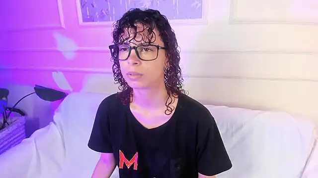 AliceMadnes online show from April 4, 2026, 3:18 pm