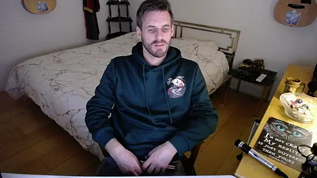 Snapshot of skatejocke chatting on November 25, 2025, 4:18 pm skatejocke online show from November 25, 2025, 4:18 pm