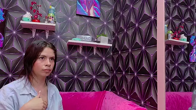 emilygrooe online show from November 17, 2025, 8:46 pm