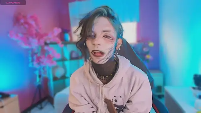 luxiel  online show from March 27, 2026, 9:38 pm