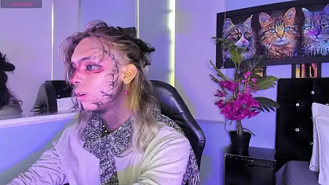 luxiel  online show from November 18, 2025, 9:29 pm