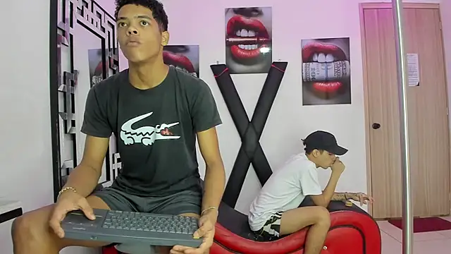 WHITHET BOYS online show from November 18, 2025, 3:37 pm