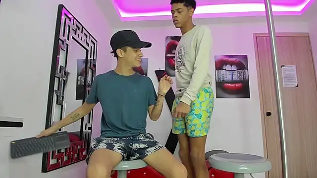 WHITHET BOYS online show from November 16, 2025, 4:01 pm