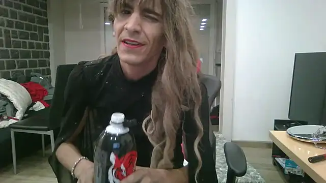 samia42 online show from November 18, 2025, 5:05 pm