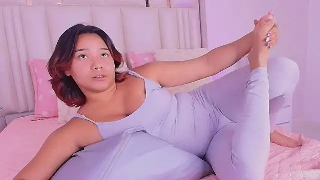 alanarose18 online show from June 3, 2026, 7:07 pm