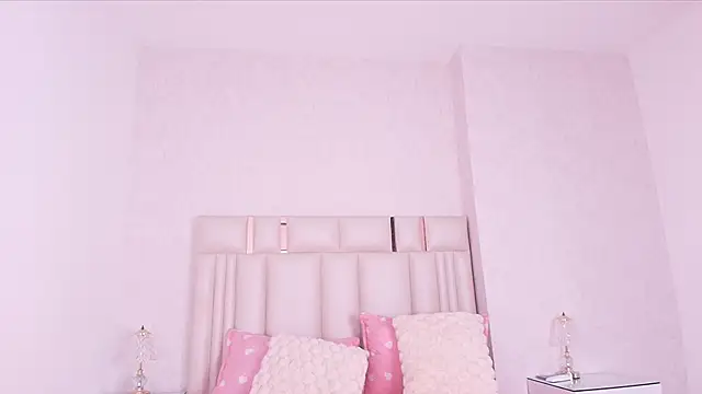 alanarose18 online show from May 27, 2026, 7:10 pm