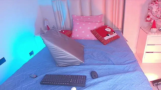 alanarose18 online show from January 6, 2026, 7:18 pm