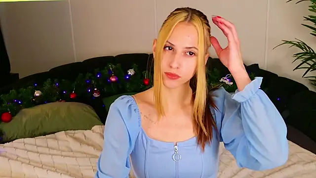 Snapshot of AriaBe11 chatting on December 19, 2025, 7:11 am AriaBe11 online show from December 19, 2025, 7:11 am