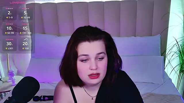 Rebecca  Moon online show from November 25, 2025, 4:13 am