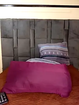 Emmylove-xr25 online show from April 14, 2026, 11:21 pm