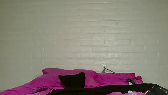 nikkibae33 online show from March 4, 2026, 4:31 am