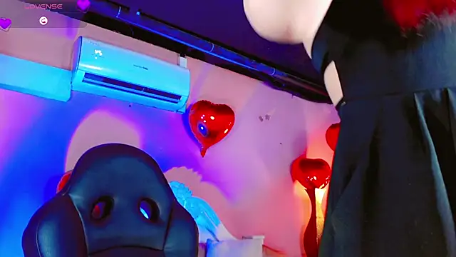 AnnaRouseQueen online show from February 17, 2026, 8:39 pm