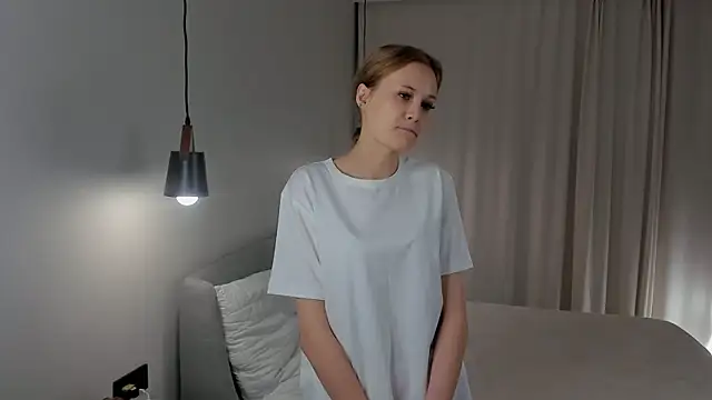 LilianGlenna online show from November 11, 2025, 11:16 am