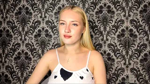 Snapshot of PhebeHals chatting on November 28, 2025, 1:00 pm PhebeHals online show from November 28, 2025, 1:00 pm