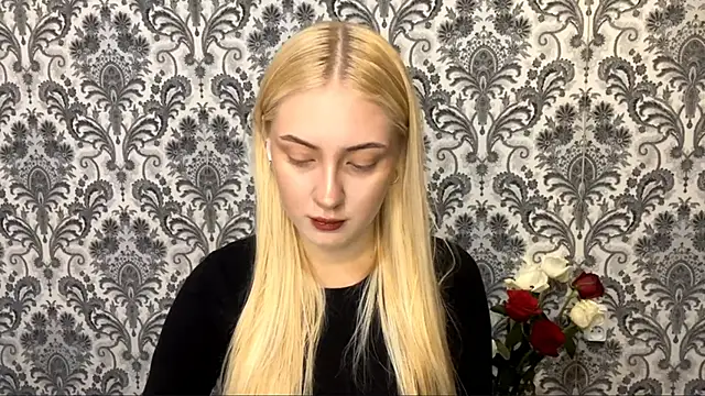 Snapshot of PhebeHals chatting on November 19, 2025, 1:22 pm PhebeHals online show from November 19, 2025, 1:22 pm