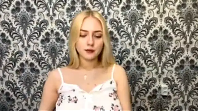 Snapshot of PhebeHals chatting on November 21, 2025, 2:27 pm PhebeHals online show from November 21, 2025, 2:27 pm