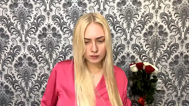 Snapshot of PhebeHals chatting on November 18, 2025, 1:14 pm PhebeHals online show from November 18, 2025, 1:14 pm