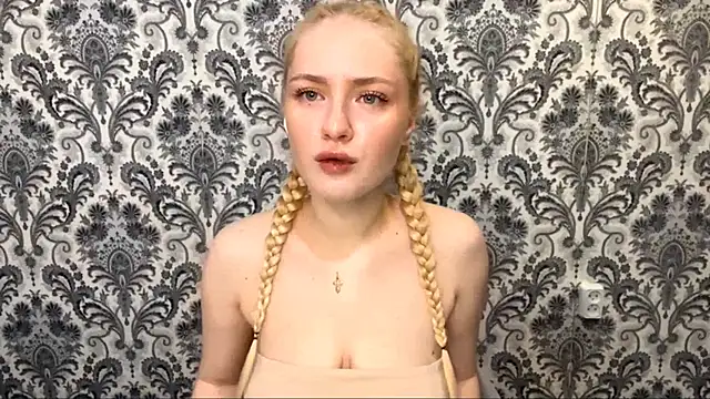 Snapshot of PhebeHals chatting on November 14, 2025, 1:37 pm PhebeHals online show from November 14, 2025, 1:37 pm