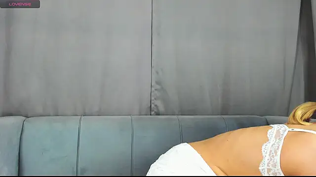 Monisees online show from November 16, 2025, 2:27 am