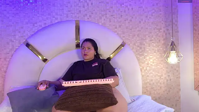 aria sm online show from November 16, 2025, 7:18 pm