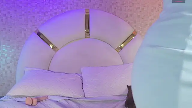 aria sm online show from November 24, 2025, 7:47 pm