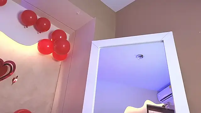 BellaRooux online show from February 20, 2026, 12:51 pm