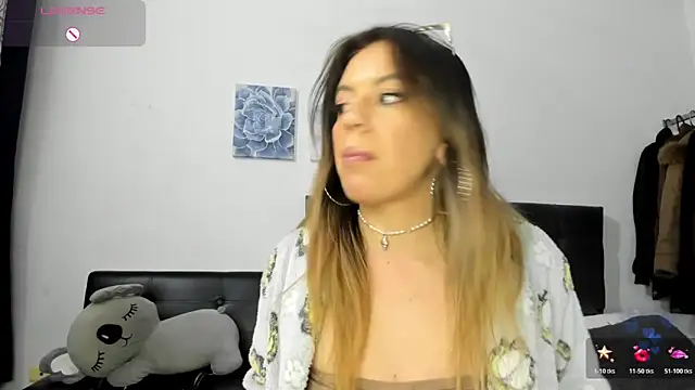 ariannawil online show from February 9, 2026, 11:03 pm