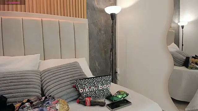 gala montes 30 online show from December 1, 2025, 7:37 pm