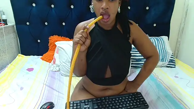 Snapshot of JuiceLips88 chatting on November 14, 2025, 4:43 pm JuiceLips88 online show from November 14, 2025, 4:43 pm