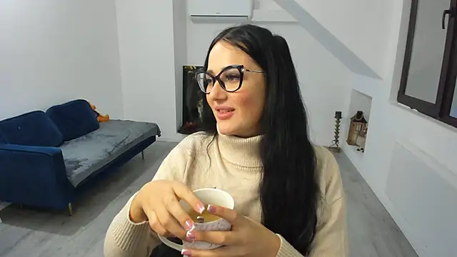 Snapshot of AnyaEvy chatting on December 23, 2025, 4:45 am AnyaEvy online show from December 23, 2025, 4:45 am