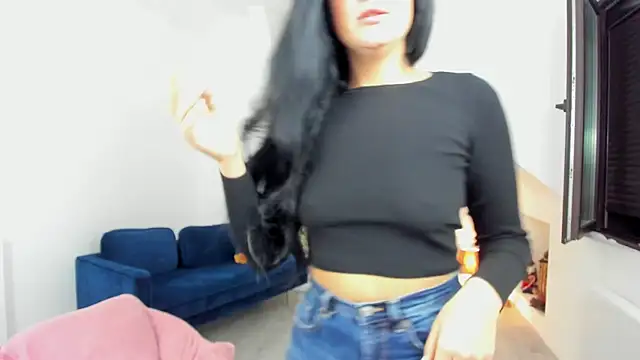 Snapshot of AnyaEvy chatting on December 4, 2025, 5:06 am AnyaEvy online show from December 4, 2025, 5:06 am