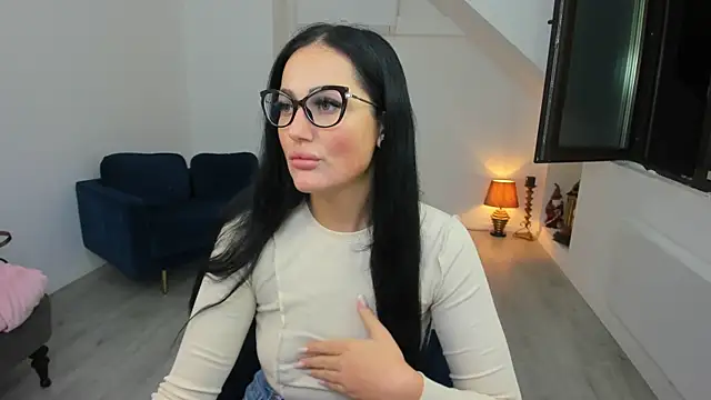 Snapshot of AnyaEvy chatting on December 3, 2025, 4:13 am AnyaEvy online show from December 3, 2025, 4:13 am