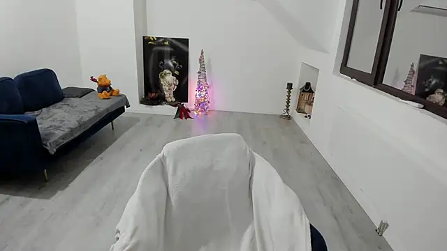 Snapshot of AnyaEvy chatting on December 19, 2025, 5:43 am AnyaEvy online show from December 19, 2025, 5:43 am