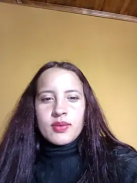 Chloe 2-4 online show from November 17, 2025, 7:29 pm